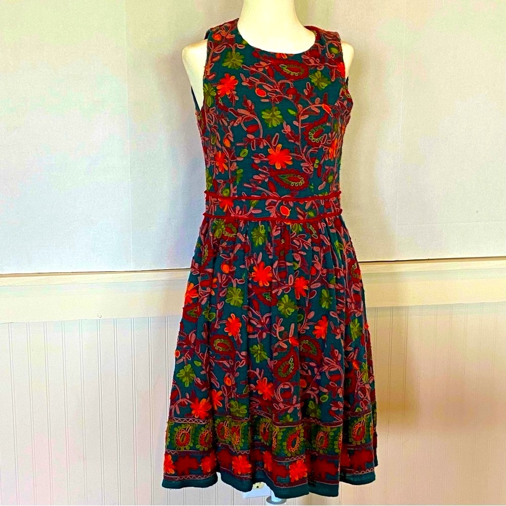 Adelyn Rae embroidered drees. Sz 0